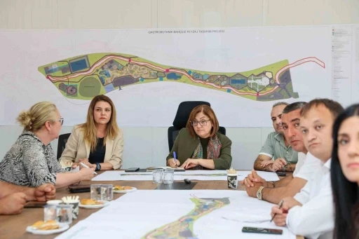 Şahin, T&uuml;rkiye&rsquo;de ilk olacak Gastrobotanik Parkı&rsquo;nda incelemelerde bulundu
