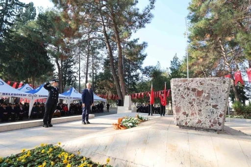 Şahinbey, Antep Savunması&rsquo;nın kahramanlarını mezarları başında andı

