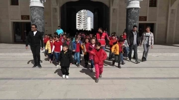 Şahinbey Belediyesi Sarıkayalı çocuklara unutamayacakları bir gün yaşattı
