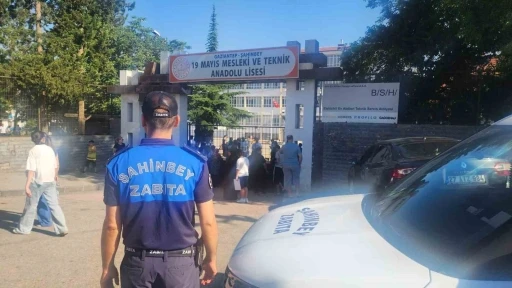 Şahinbey zabıta ekipleri LGS&rsquo;de &ouml;ğrencilerin yanında oldu
