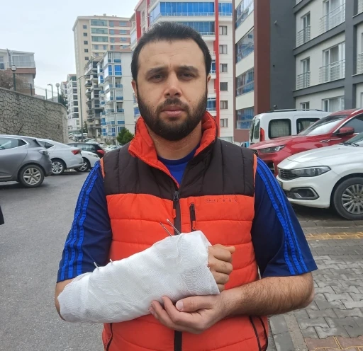 Sahipsiz k&ouml;peklerin saldırısından ka&ccedil;mak isterken bileği kırıldı
