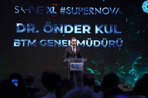 Sahne XL etkinliğinde ’Supernova’ temasıyla 13 girişimci sahne aldı
