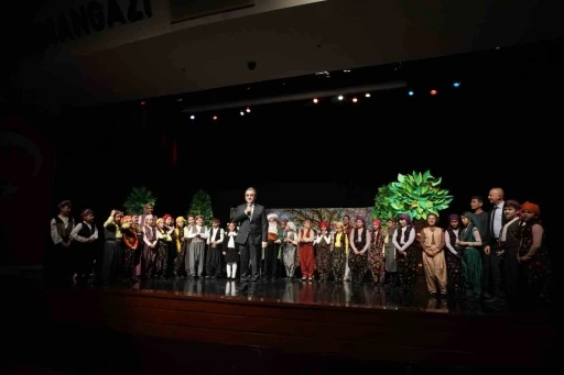 Sahnenin yıldızları g&ouml;z kamaştırdı
