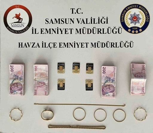 Sahte altınla dolandıran ş&uuml;pheliler kuyumcuda yakalandı
