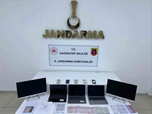 Sahte belge düzenleyerek turizm sektöründe faaliyet gösteren çeteye operasyon: 3 gözaltı
