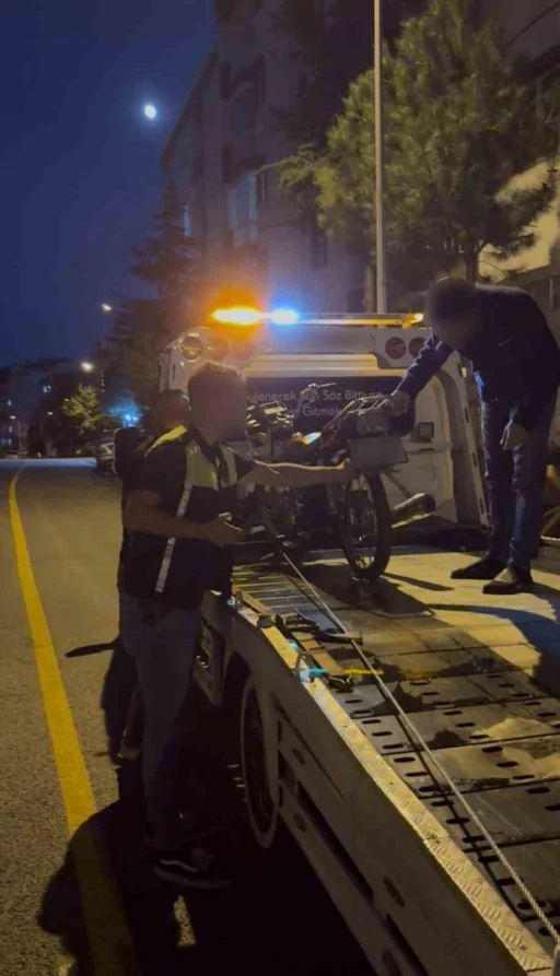 Sahte plakalı ve belgesiz kullanılan motosiklet trafikten men edildi
