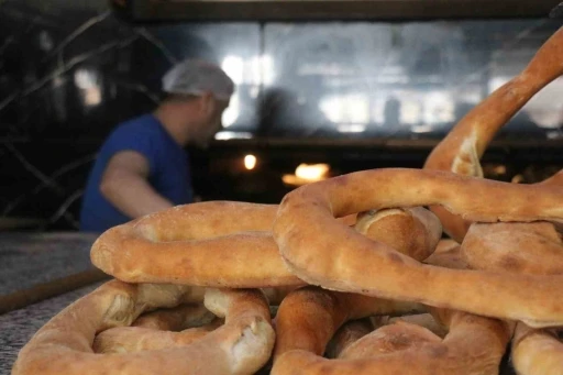 Sahur sofralarının asırlık konuğu: Ramazan ayına &ouml;zel halka pide
