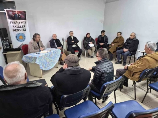 Şairler, kaybolmaya y&uuml;z tutan şiiri yaşatmanın m&uuml;cadelesini veriyor
