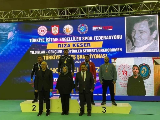 Sakarya Büyükşehir güreşçileri Sivas’ta şampiyon oldu

