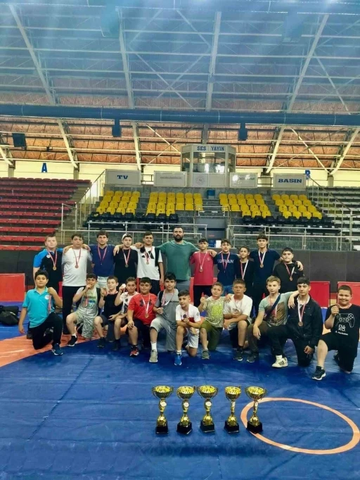 Sakarya Büyükşehir güreşçileri Türkiye Şampiyonası yolunda
