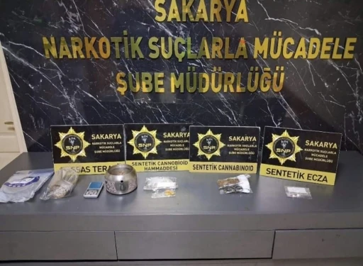 Sakarya&rsquo;da 15 kilo bonzai &uuml;retilebilecek hammadde ele ge&ccedil;irildi
