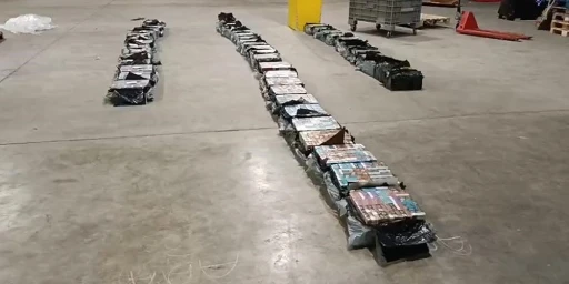 Sakarya&rsquo;da 312 bin g&uuml;mr&uuml;k ka&ccedil;ağı elektronik sigara t&uuml;t&uuml;n&uuml; ele ge&ccedil;irildi
