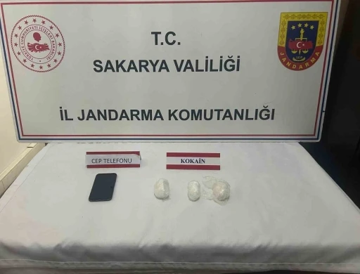 Sakarya&rsquo;da 4 il&ccedil;ede uyuşturucu operasyonu: 1 milyonluk kokain ele ge&ccedil;irildi
