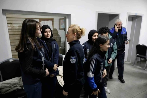 Sakarya’da çocuk zabıtalar sahaya indi: Tek tek kontrol edip uyardılar
