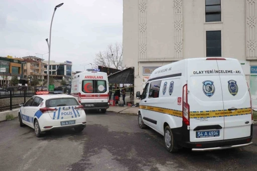 Sakarya’da hareketli dakikalar: 1 cinayet işlendi, 2 iş yeri kurşunlandı
