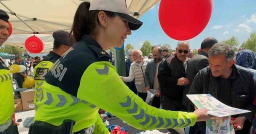 Sakarya&rsquo;da jandarma ekipleri bu kez bilgilendirmek i&ccedil;in sahada
