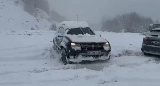 Sakarya&rsquo;da kar mesaisi: Kimi yolda kaldı, kimi keyfini &ccedil;ıkardı
