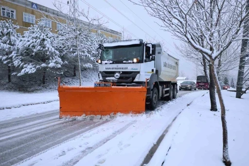 Sakarya&rsquo;da kar yağışı sonrası kapanan 45 grup yolundan 33&rsquo;&uuml; ulaşıma a&ccedil;ıldı
