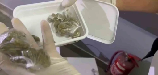 Sakarya&rsquo;da kiraladıkları ofisi uyuşturucu ticaretinde kullanan 2 şahıs tutuklandı
