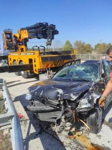 Sakarya’da kontrolden çıkan otomobil dere yatağına düştü: 1 yaralı
