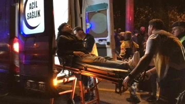 Sakarya&rsquo;da kontrolden &ccedil;ıkan otomobil direğe &ccedil;arptı: 4 yaralı
