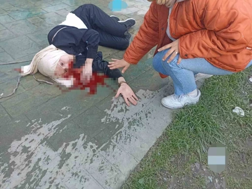 Sakarya’da korkunç olay: Genç kadın ikinci kattan düştü, gören oraya koştu
