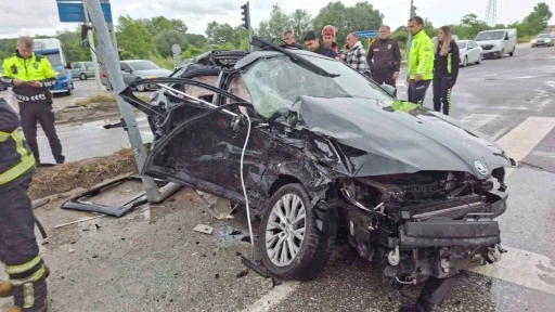Sakarya&rsquo;da otomobil, minib&uuml;s ve tır &ccedil;arpıştı: 4&rsquo;&uuml; ağır 6 yaralı
