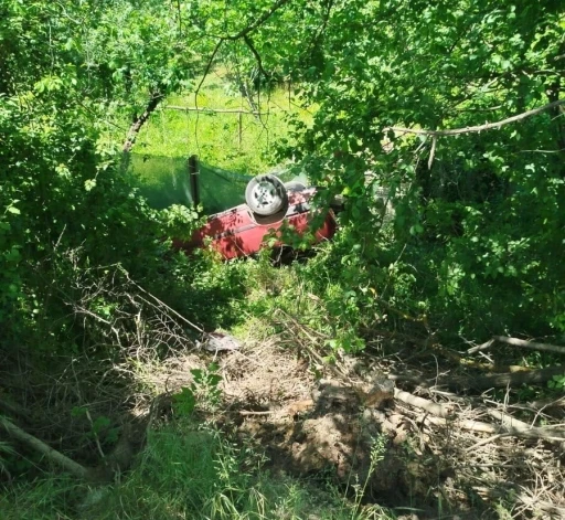 Sakarya’da otomobil şarampole uçtu: Karı-koca yaralandı
