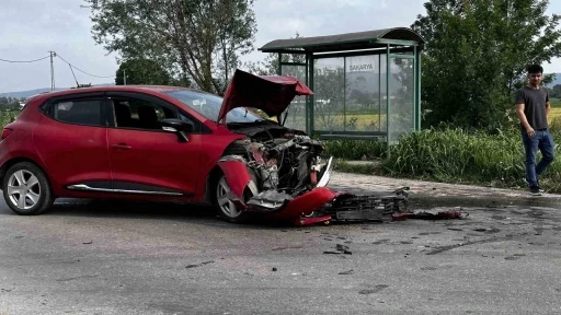 Sakarya&rsquo;da otomobiller kafa kafaya &ccedil;arpıştı: Kazada yaralanan olmadı

