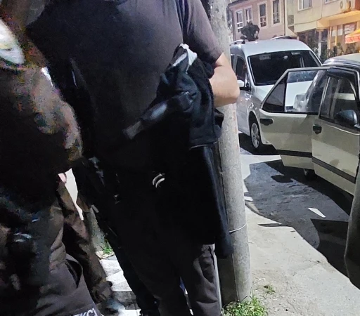 Sakarya’da polis uygulamasında ruhsatsız silah ele geçirildi
