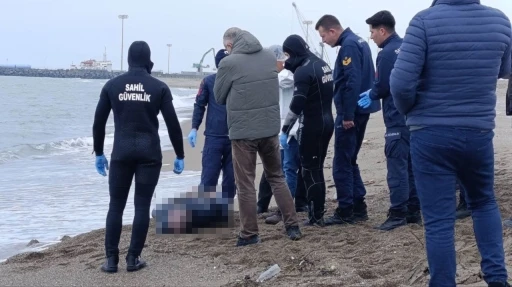 Sakarya&rsquo;da sahilde erkek cesedi bulundu
