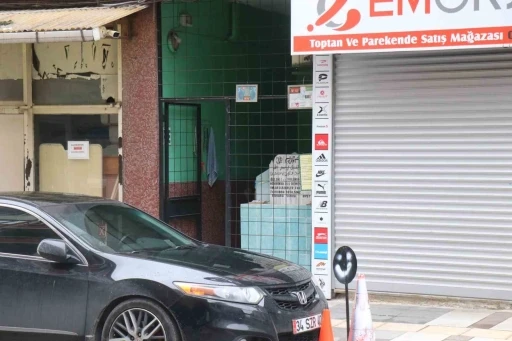 Sakarya&rsquo;da sokak arasındaki sırrı &ccedil;&ouml;z&uuml;lemeyen t&uuml;rbe merak konusu oldu
