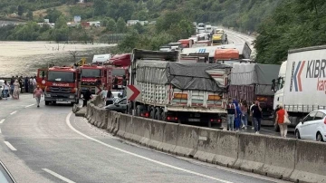 Sakarya’da zincirleme kaza: Ortalık savaş alanına döndü
