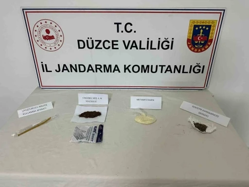 Sakarya’dan Düzce’ye uyuşturucu getirirken yakalandı
