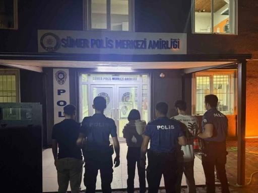 Sakarya&rsquo;dan Kocaeli&rsquo;ye gelen ara&ccedil;ta uyuşturucu ele ge&ccedil;irildi: 3 g&ouml;zaltı
