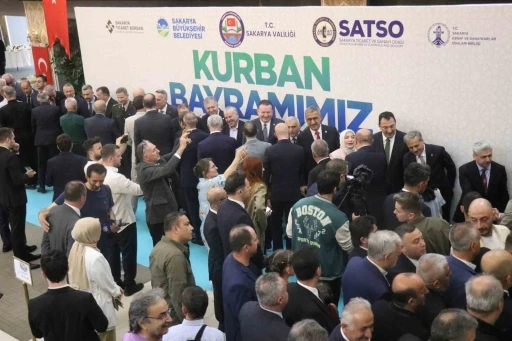 Sakarya protokol&uuml; ve vatandaşlar bayramlaştı

