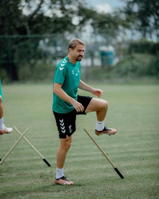 Sakaryaspor’da Caner Erkin ve Burak Altıparmak affedildi
