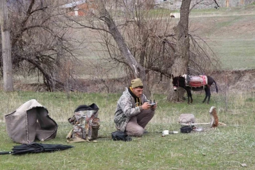 Saksağandan etkilendi, &ccedil;obanlığı dijitalleştirdi, artık koyun s&uuml;r&uuml;s&uuml;n&uuml; dronle y&ouml;netiyor
