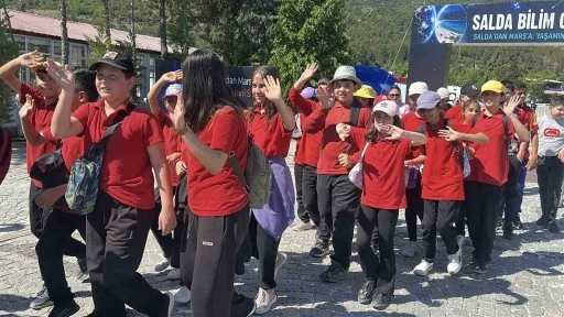Salda G&ouml;l&uuml; kıyısında bilim ş&ouml;leni: &Ouml;ğrenciler ve bilim insanları bir araya geldi
