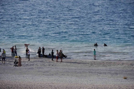 Salda Gölü’ne giren baba ve oğul boğuldu, kızı vatandaşlar kurtardı
