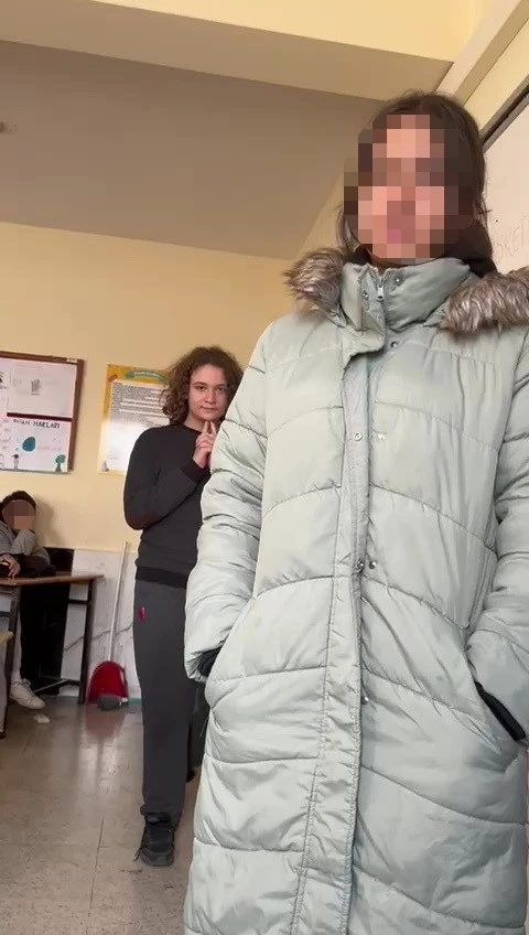 Saldırganın sınıfta &ccedil;ekildiği g&ouml;r&uuml;nt&uuml;ler ortaya &ccedil;ıktı
