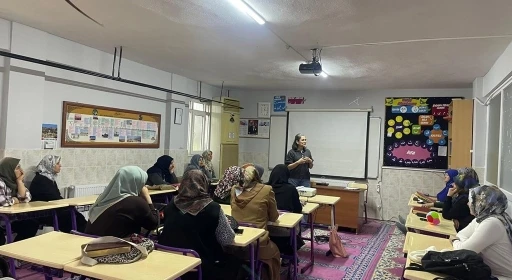 Salihli&rsquo;de aileler i&ccedil;in &ccedil;ocuk gelişimi eğitimi
