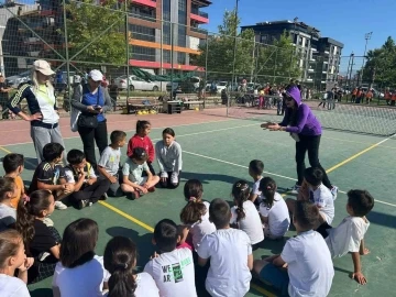 Salihli, geleneksel çocuk oyunlarıyla şenlendi
