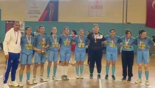 Salihli&rsquo;nin yıldız kızları Manisa&rsquo;da şampiyon
