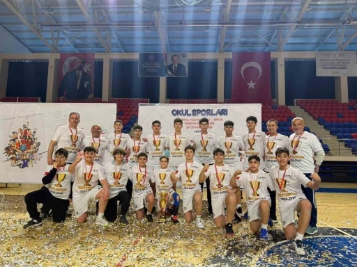 Salihli&rsquo;nin yıldızları Hentbol&rsquo;de T&uuml;rkiye şampiyonu
