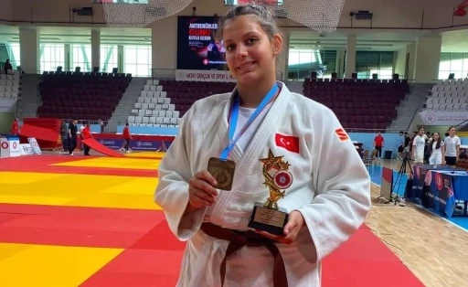 Salihlili Hira Kılkış T&uuml;rkiye Şampiyonu oldu
