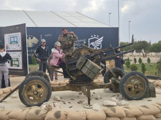 Şam’da &quot;Suriye Devrimi Askeri Fuarı&quot; ziyaretçilere kapılarını açtı
