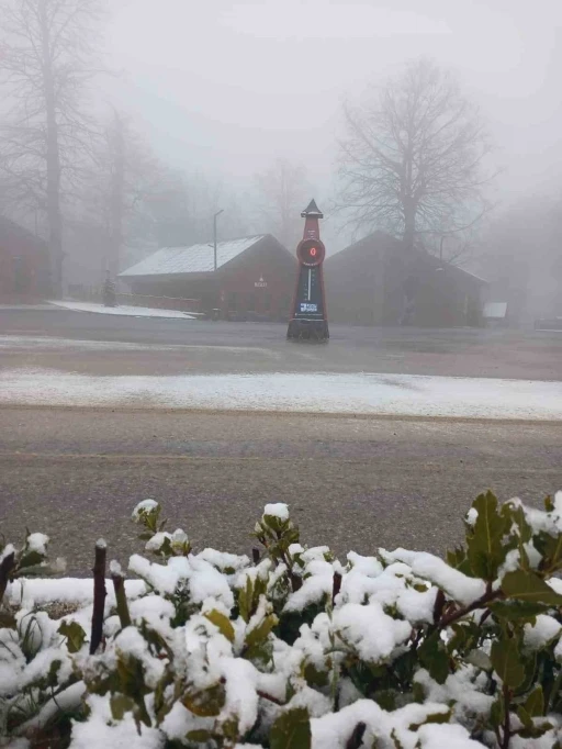Samanlı Dağları&rsquo;nın zirvesinde kar yağışı devam ediyor
