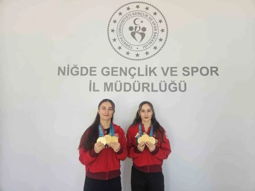Şampiyon kardeşler Niğde’ye madalyalarla döndü
