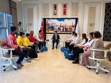 Şampiyon sporcular Esenyurt Belediyesi’ni ziyaret etti
